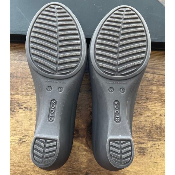 Crocs Womens 6 W Taupe Lina Wedge Pump Comfort with Style Summer - Picture 4 of 7